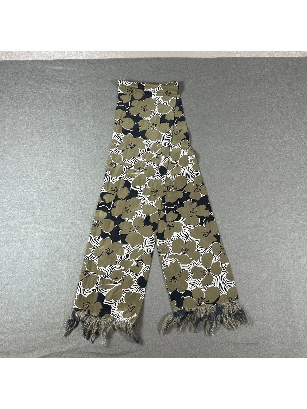 Vintage Floral Patterned Lightweight Scarf with Fringe Ends